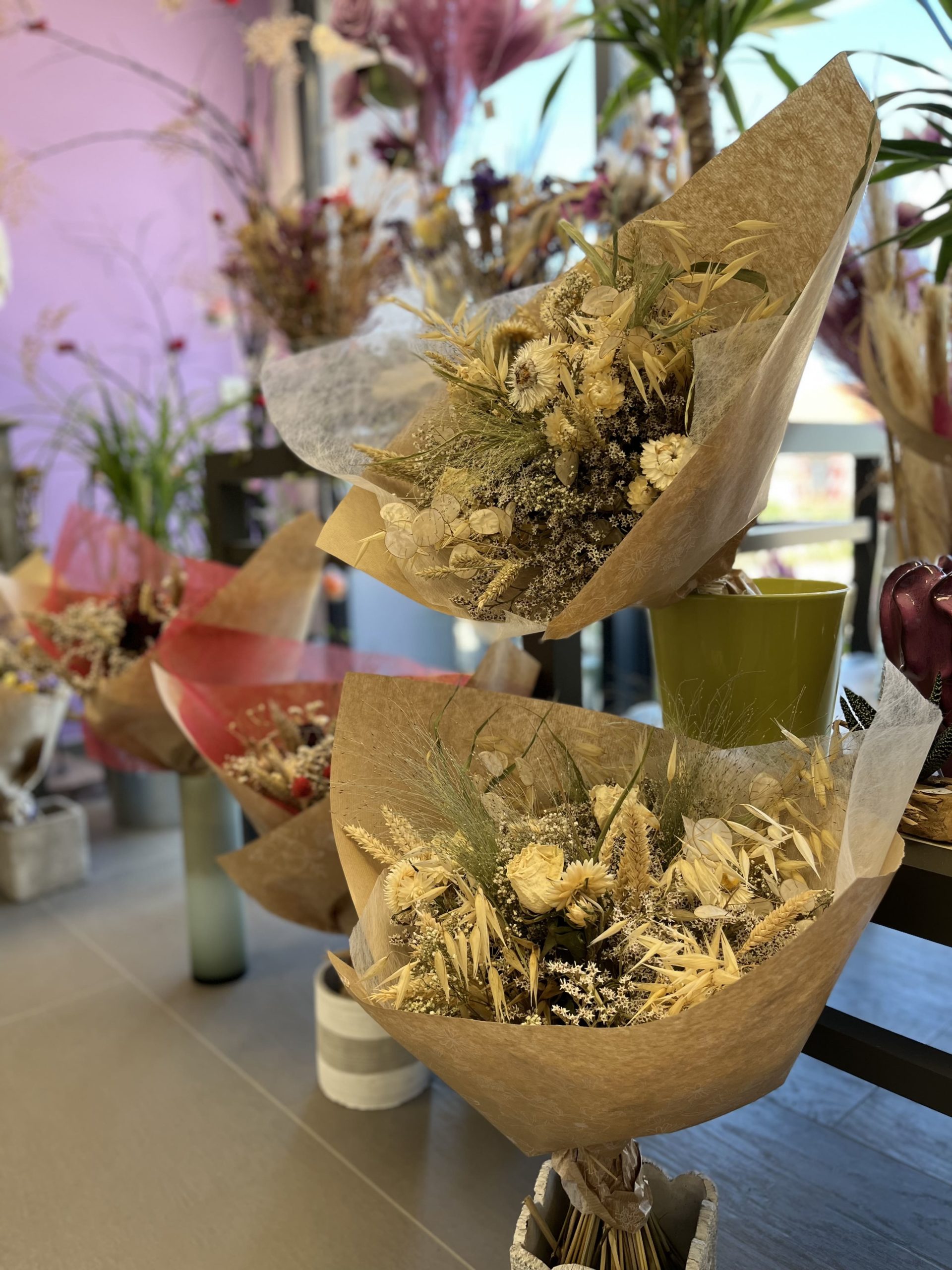 Pimprenelle2caps - Boutique de décoration - Coup de 🖤 Les vases sable blanc  🌞 disponibles à la boutique Pimprenelle 📍 Quel est votre vase préféré sur  cette photo ?